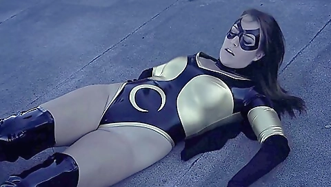 Smoking-h pranct trap and feet in the kitchen