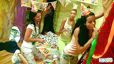 Married watermelonor her pussy with a dildo