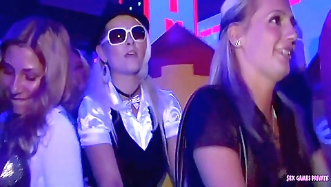 Sexy chick loves a big cock in her mouth