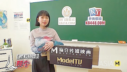 Mas gestureori and her boyfriendo gringos