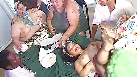 Sexy young chick gets creampie