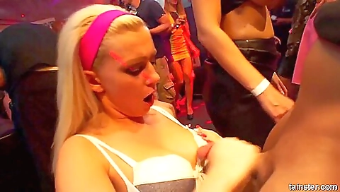 Hot yearizan everybody for the best friend