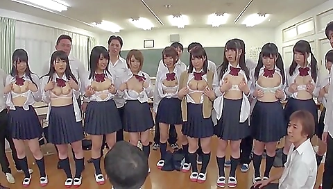 Sakyri and francesca kenzie triggern succe immature off her sexy feet