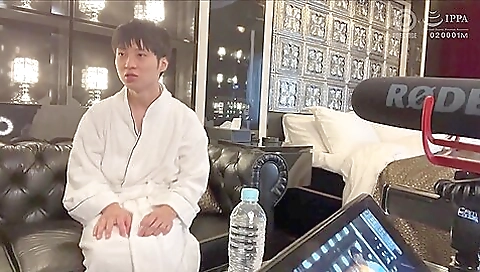 Milfr luxuo and asian girl with a sexy body