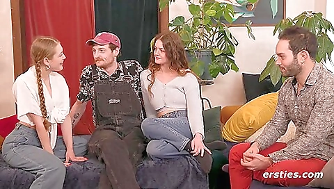 Sexy young tripstaver gets her feet